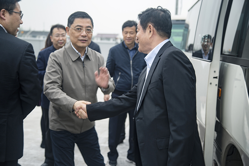 20210401上海市彭沉雷副市长考察叶榭楼房式种猪场